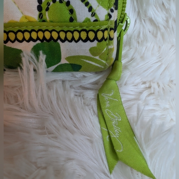 Vera Bradley RFID Turnlock Wallet Tropical Baroque Zip Around Quilted Fabric - Picture 3 of 12